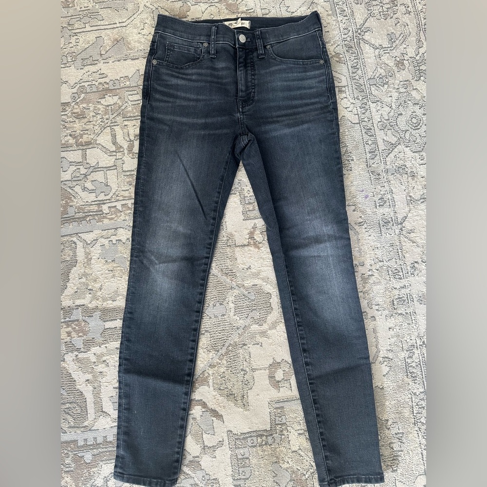 Madewell women’s grey wash jeans